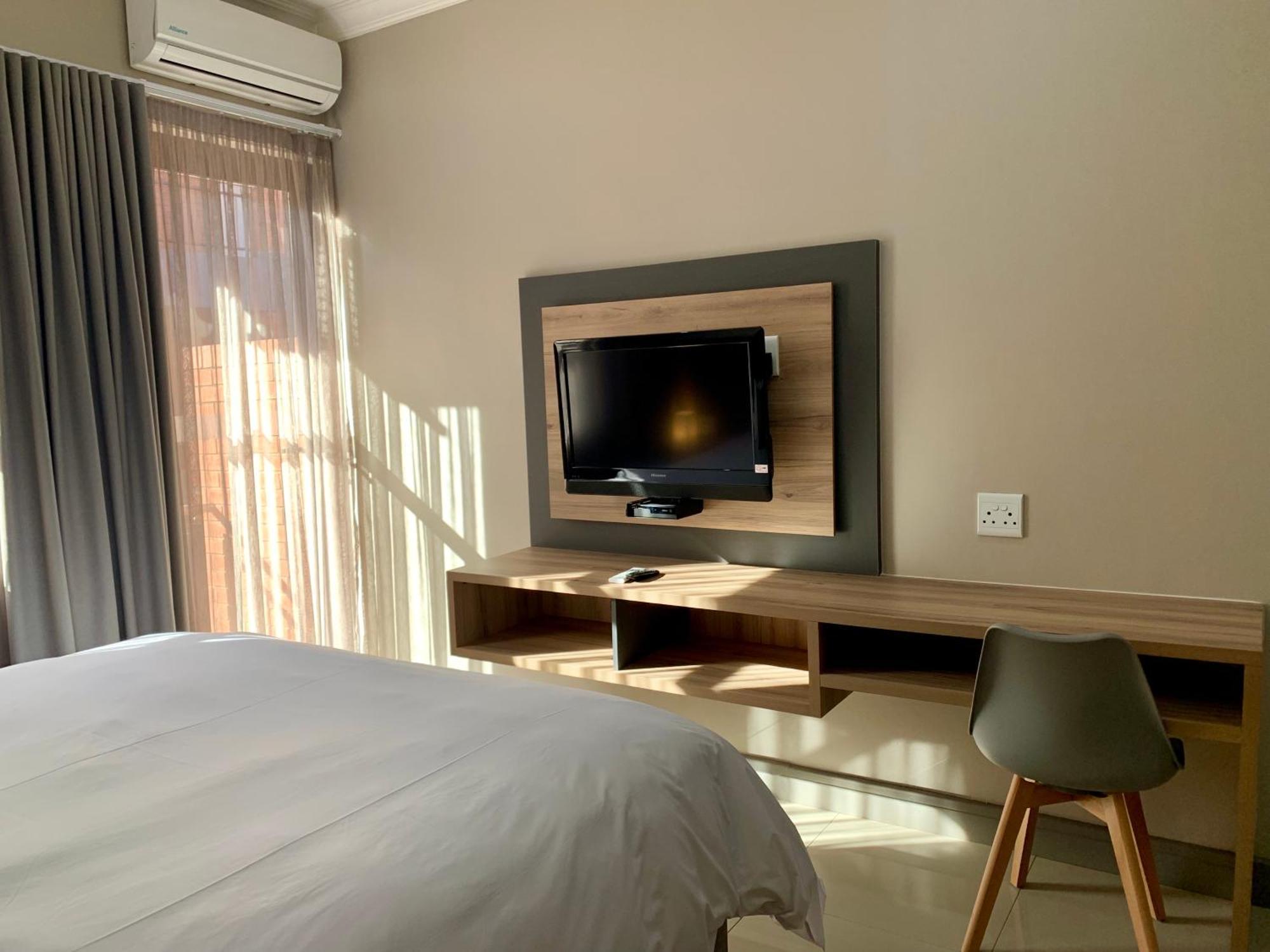 Hotel At Hatfield Apartments Pretoria Bagian luar foto