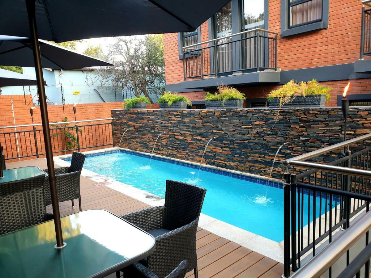 Hotel At Hatfield Apartments Pretoria Bagian luar foto