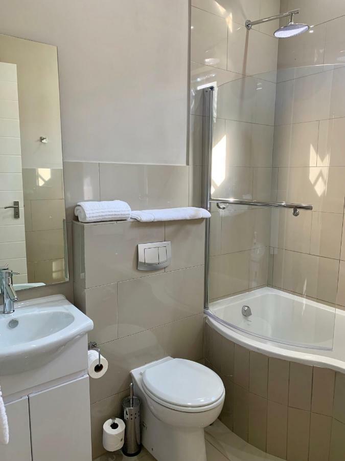 Hotel At Hatfield Apartments Pretoria Bagian luar foto