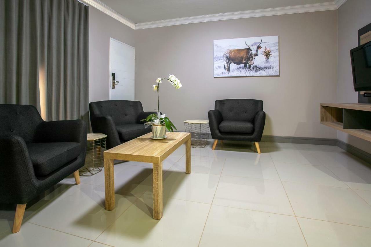 Hotel At Hatfield Apartments Pretoria Bagian luar foto