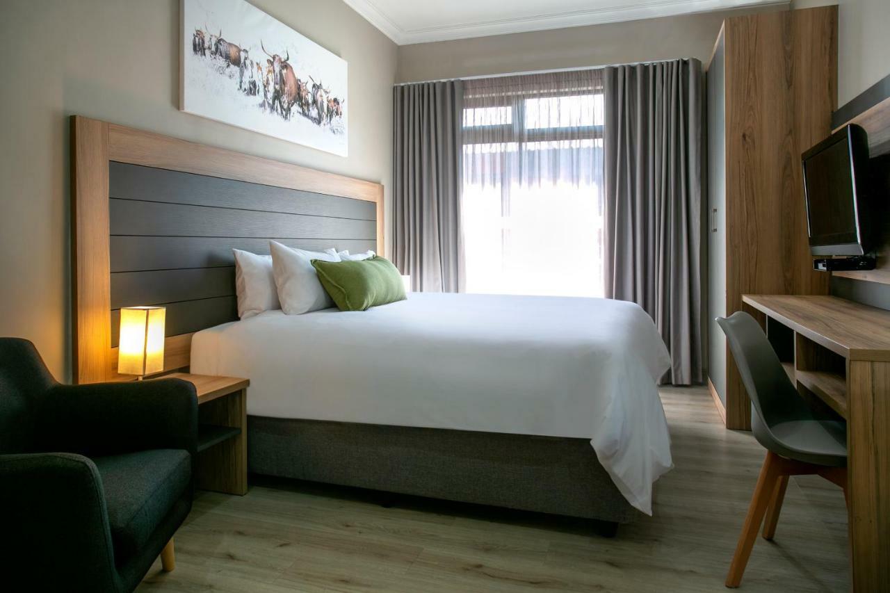 Hotel At Hatfield Apartments Pretoria Bagian luar foto
