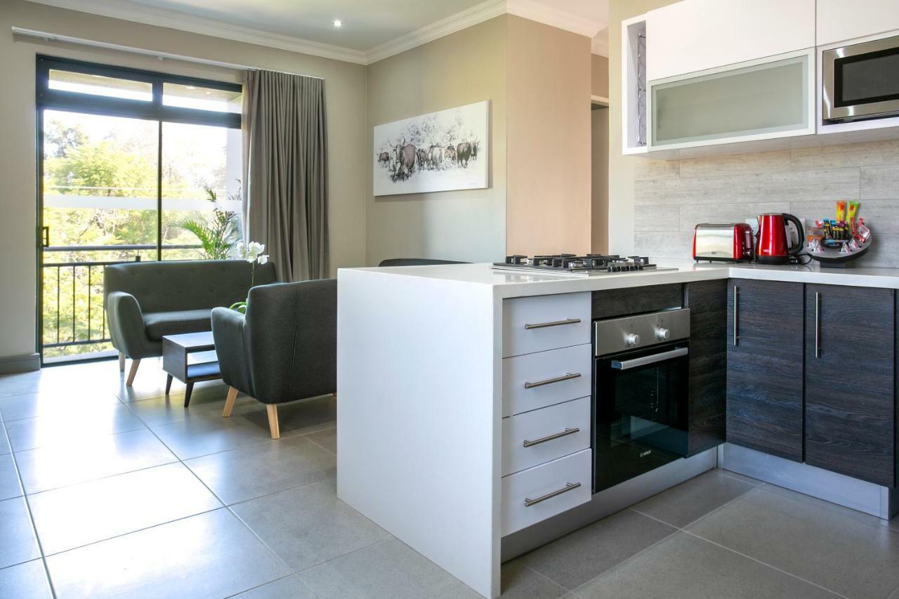 Hotel At Hatfield Apartments Pretoria Bagian luar foto