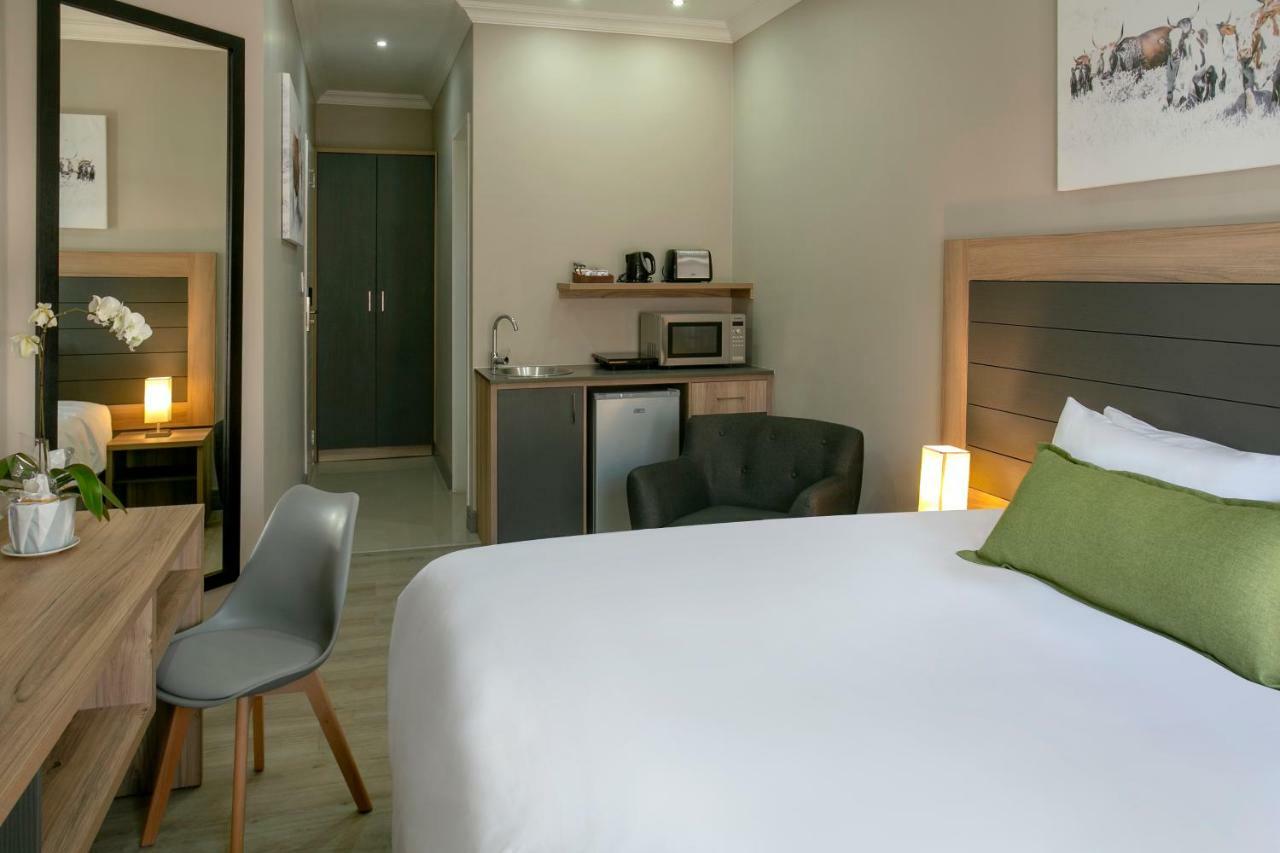 Hotel At Hatfield Apartments Pretoria Bagian luar foto