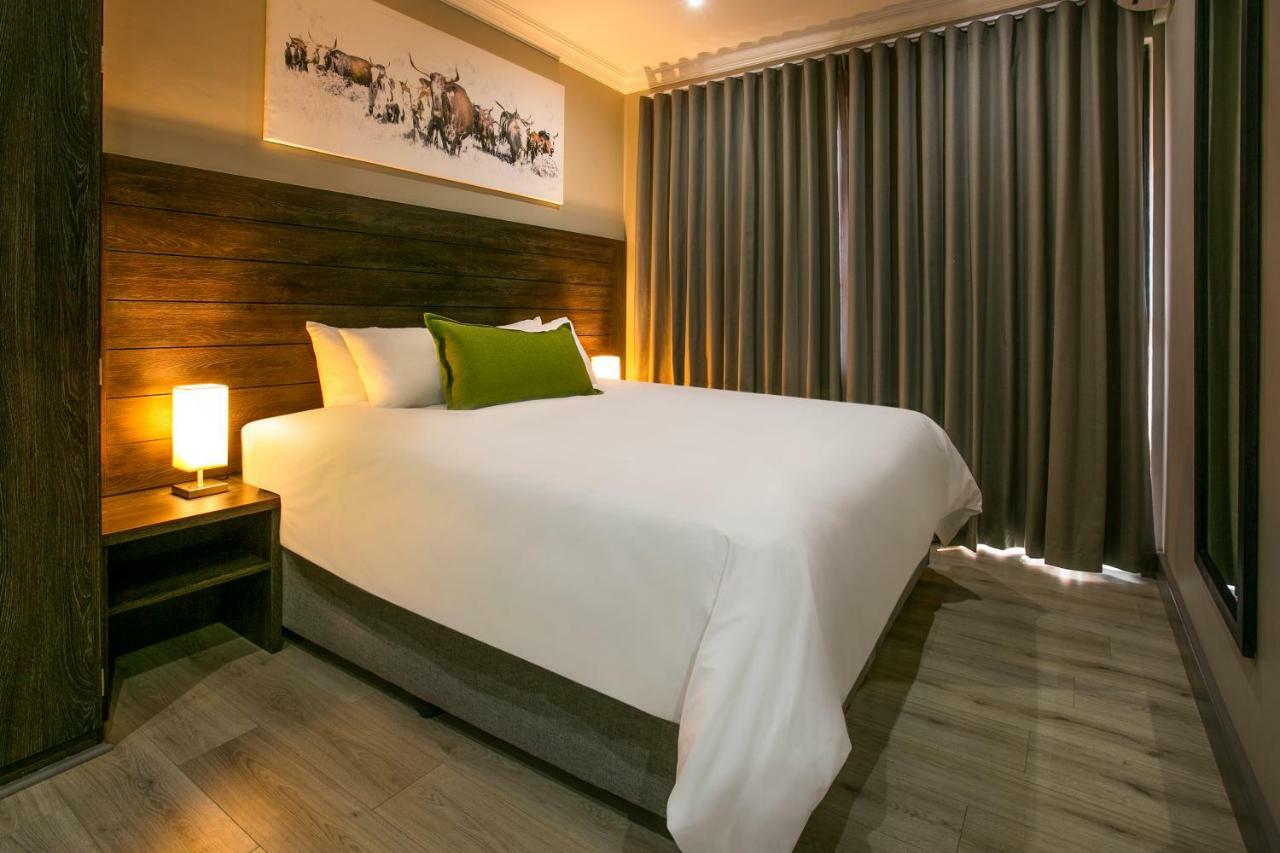 Hotel At Hatfield Apartments Pretoria Bagian luar foto