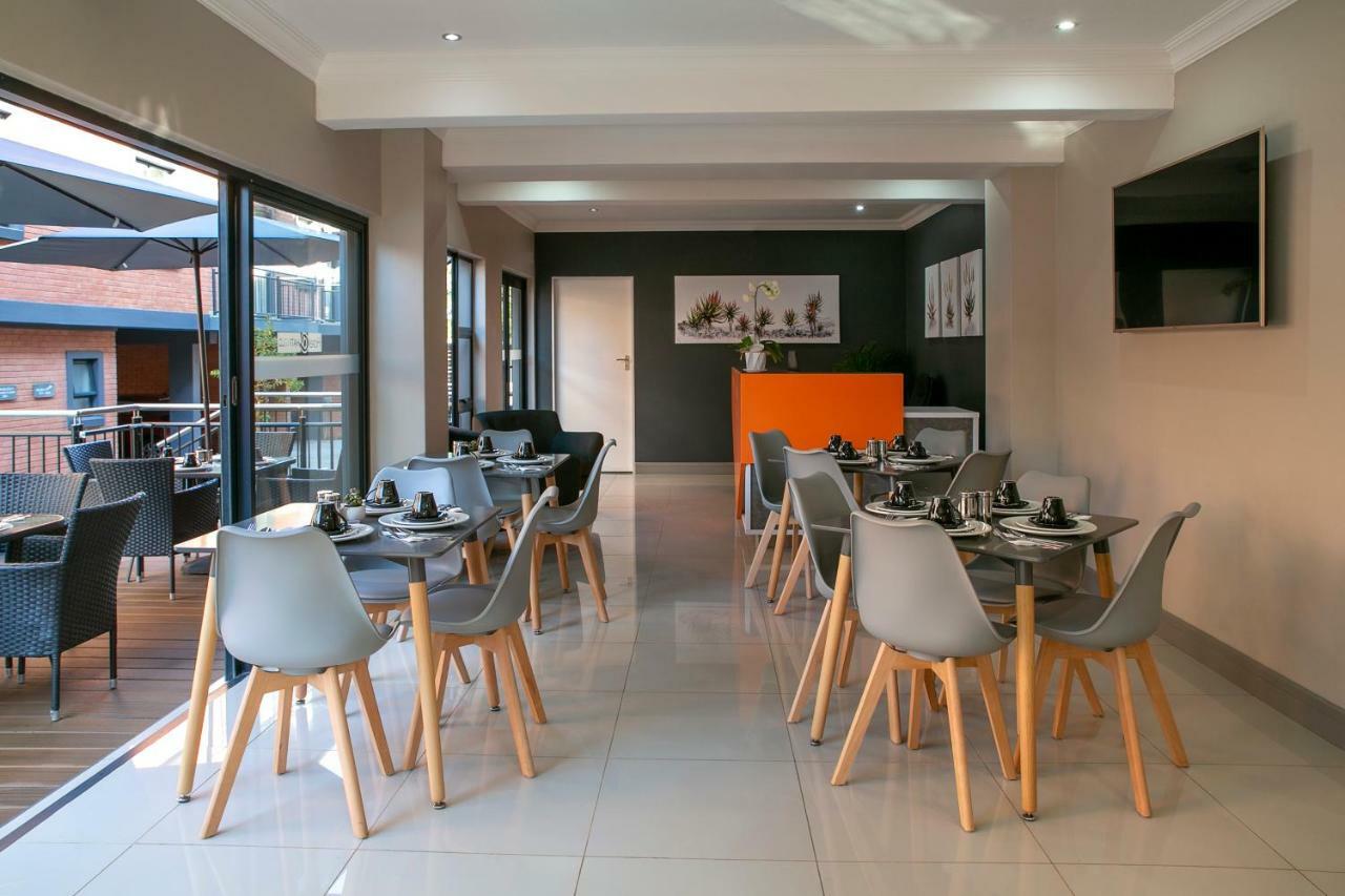 Hotel At Hatfield Apartments Pretoria Bagian luar foto